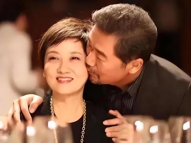 萬萬沒想到，67歲“丁克”了28年的的鄧婕，最終成為了人生贏家
