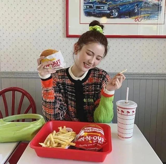 “渣女站姿”火了！腰和屁股凹成90度，這誰頂?shù)米∧? onerror=