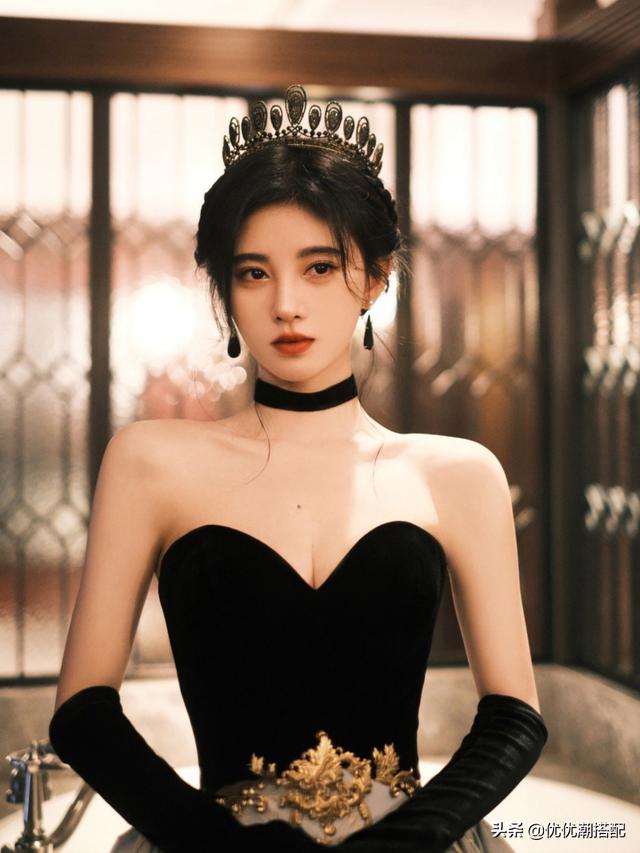 鞠婧祎才27歲身材就這么好？穿抹胸禮服裙撐出豐滿感，養(yǎng)眼又性感