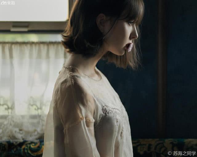人像寫真：火車上的短發(fā)少女，清純可愛