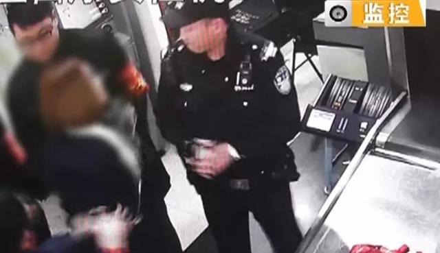 厲害了！女大學(xué)生對警察踢襠扇耳光，還想“微笑面對生活”？結(jié)果……