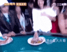 毀三觀！陳喬恩滿大街找睪丸吃、節(jié)目上還當眾脫奶罩，太瘋狂了！