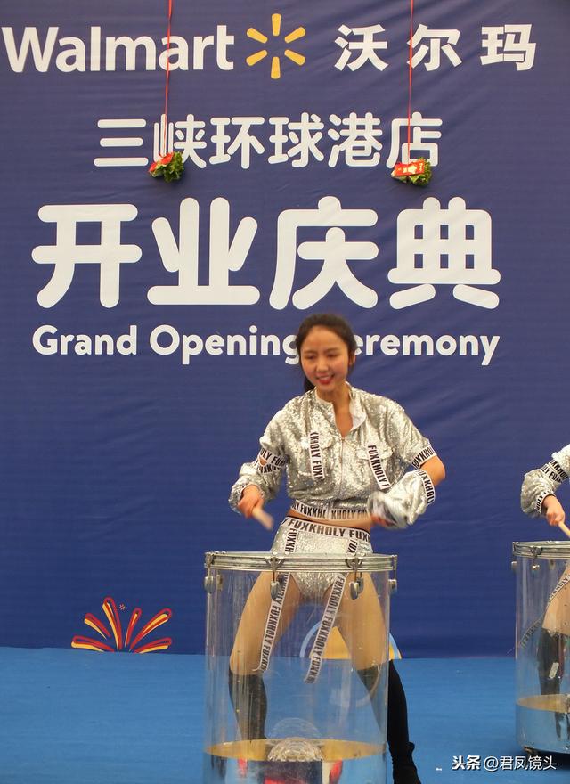 湖北宜昌：美女打鼓熱舞，性感十足