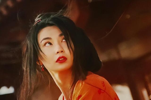 “小方臉”才是真抗老，這些拒絕“削骨”女明星，歲數(shù)越大越好看