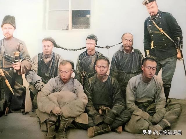 1834年，晚清美女被賣到美國(guó)，身著旗袍露出小腳，25美分隨意觀看