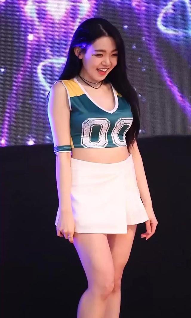 還記得韓國熱舞飯拍的天花板女孩么？對(duì)她就是樸恩率