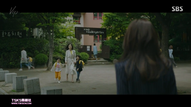 張娜拉主演《VIP》：辦公室抓“小三”狗血?jiǎng)?？追了才知韓國(guó)女性處境的艱難