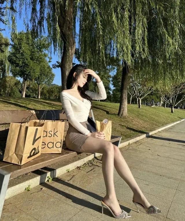 日本最強(qiáng)黑絲美腿！腿長(zhǎng)1米02，好絕啊