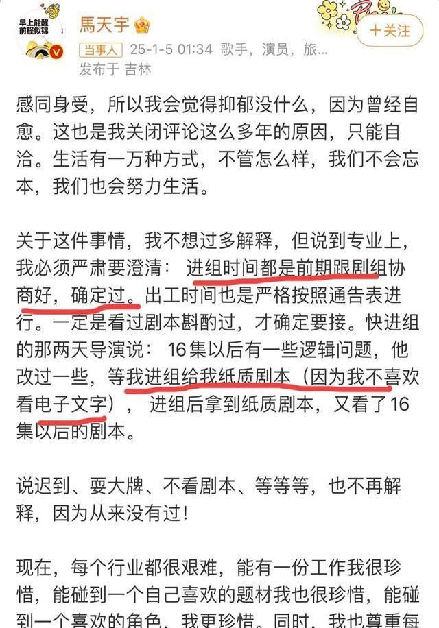 沒眼看！李明德KTV唱嗨了，脫掉上衣坦胸露懷，旁邊還有美女作陪