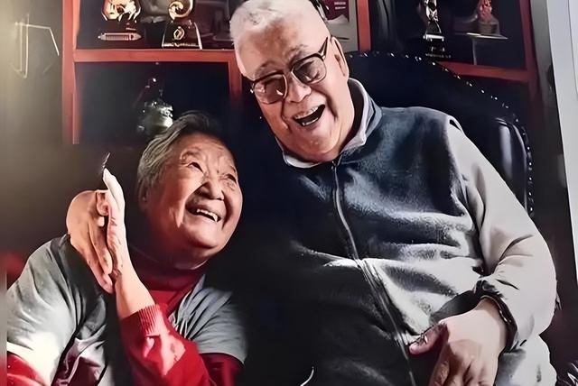 于洋97歲妻子楊靜去世，兒子早逝女兒定居美國，晚年住護理公寓