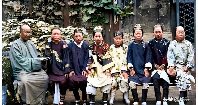 珍貴老照片，日軍強征慰安婦，身上涂滿奶油的性感美女