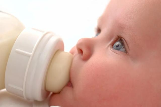 杜淳老婆母乳崩潰：孩子一碰奶頭就哭，整個(gè)哺乳期我都在用吸奶器