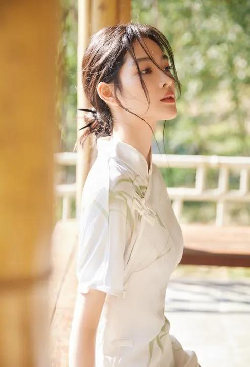 實地探訪！成都私人影院美女陪看可親嘴摸胸可過夜，都是00后！
