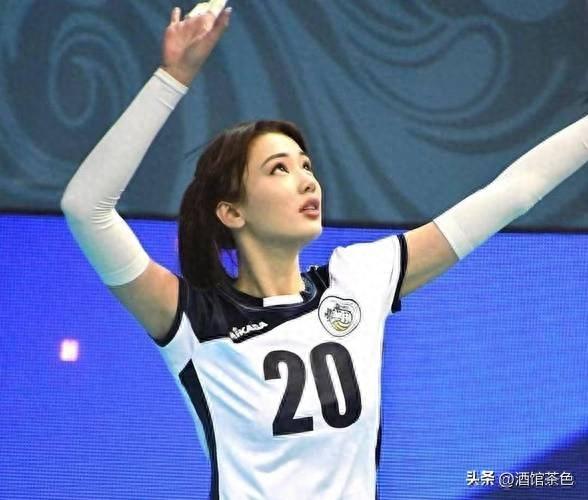 排壇女神薩賓娜：身高1米82，高顏值身材完美，嫁迪拜富豪后退役