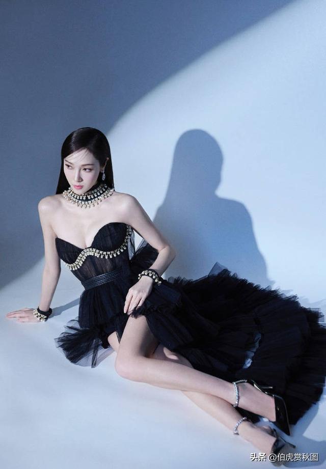 相當(dāng)哇塞！娛樂(lè)圈頂流Jessica鄭秀妍寫(xiě)真賞、性感嫵媚腿長(zhǎng)腰細(xì)