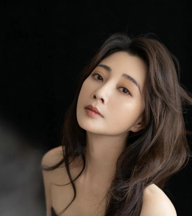 重慶貌美如花的7位女明星，看看誰是你心中的“重慶第一美女”？