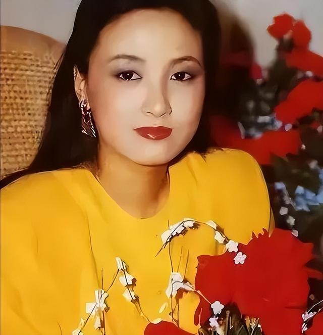 萬萬沒想到，67歲“丁克”了28年的的鄧婕，最終成為了人生贏家