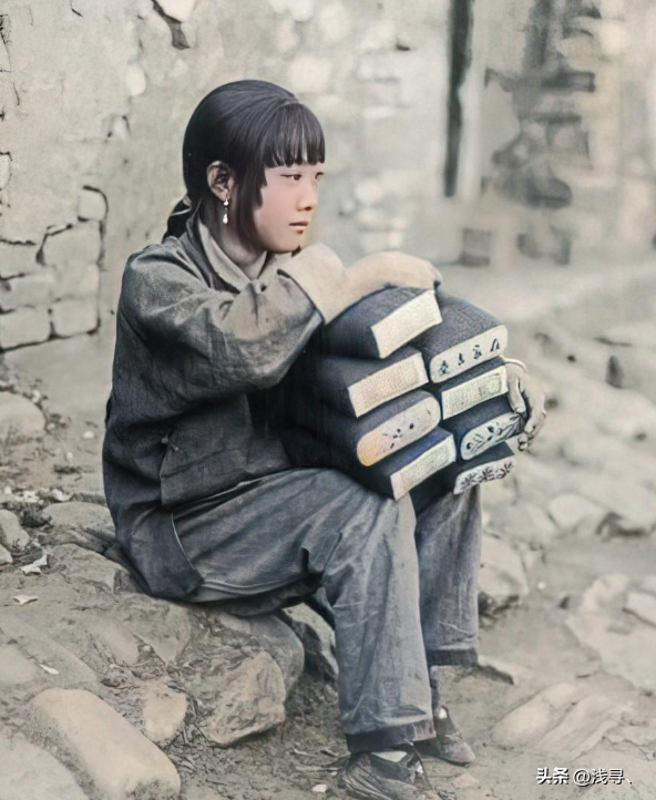 珍貴老照片，日軍強征慰安婦，身上涂滿奶油的性感美女