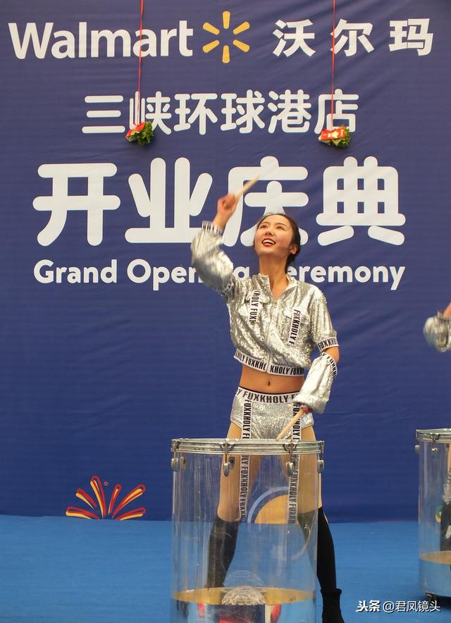 湖北宜昌：美女打鼓熱舞，性感十足