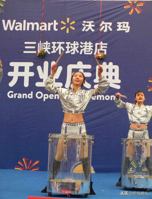 湖北宜昌：美女打鼓熱舞，性感十足