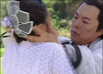“襲胸、摸腿”，借拍戲之名揩油，內(nèi)娛的“假戲真做”有多可怕？
