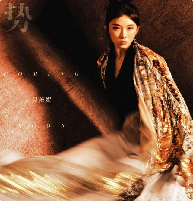 被T臺秀的吳艷妮驚艷，運(yùn)動文胸遮不住好身材，裸露腹肌太搶鏡