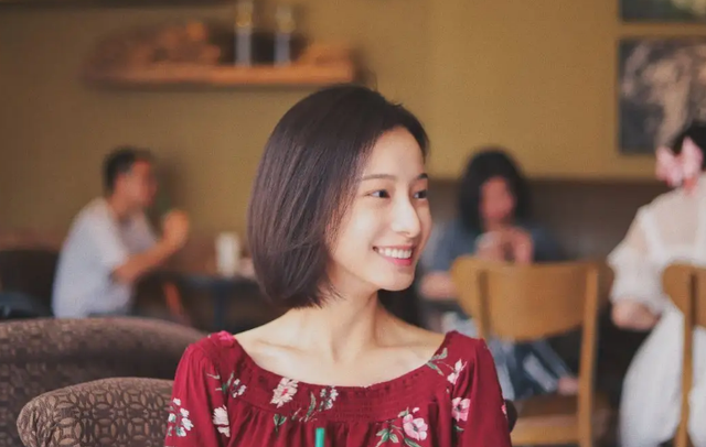 別只吹捧櫻桃小口！這8個大嘴美女，有的性感撩人，有的清純?nèi)缢? onerror=