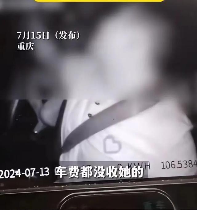 倆妹子“胸口按摩”，還說(shuō)是抵車費(fèi)！