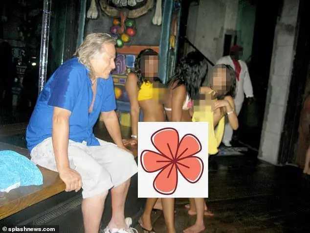 加拿大億萬富豪海島派對：泳裝少女任人擺弄，吃排泄物癖好被滿足