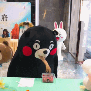 女子穿皮褲和露肩裝相親，男子一看竟是老熟人，直接掉頭就走！