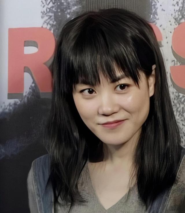 “小方臉”才是真抗老，這些拒絕“削骨”女明星，歲數(shù)越大越好看
