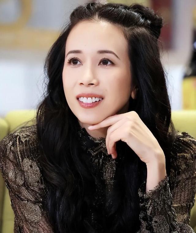 別只吹捧櫻桃小口！這8個大嘴美女，有的性感撩人，有的清純?nèi)缢? onerror=