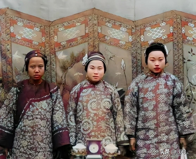 珍貴老照片，日軍強征慰安婦，身上涂滿奶油的性感美女
