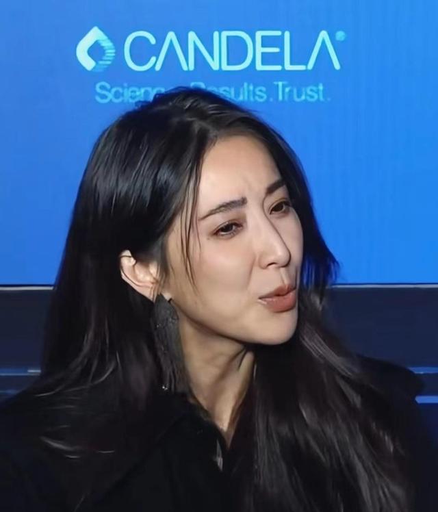 隋棠43歲逆生長！三娃辣媽驚艷亮相，粉絲直呼：永遠的女神