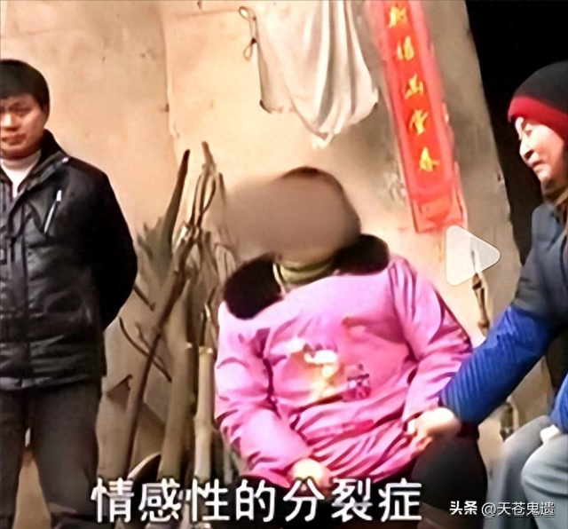 湖北24歲?；ū宦闵砬艚?，與蛇同住場面污穢，幕后黑手曝光引眾怒