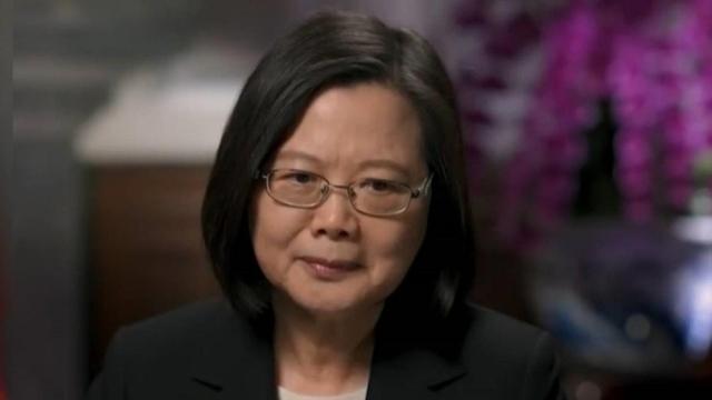 民進(jìn)黨“公投”造勢(shì)，邀辣妹熱舞，大秀細(xì)腰美腿，島內(nèi)網(wǎng)友看懵了