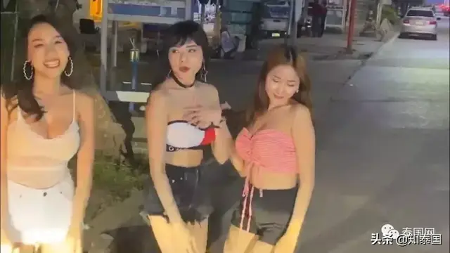 泰國美女在交通事故現(xiàn)場“直播熱舞”，原來是這東西給鬧的...
