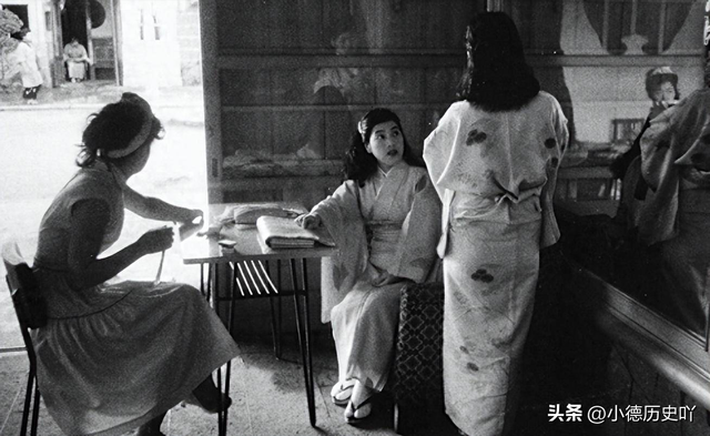 【晚清風(fēng)情錄】老照片中的花樓女子豐乳肥臀，30張盡顯絕代風(fēng)姿