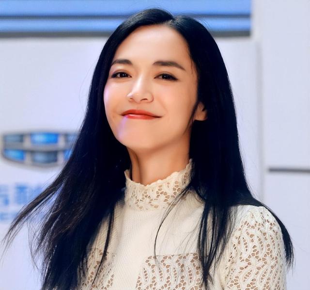 別只吹捧櫻桃小口！這8個大嘴美女，有的性感撩人，有的清純?nèi)缢? onerror=