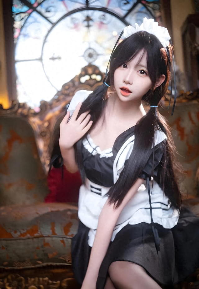 美女丨蘿莉女仆裝黑絲寫真
