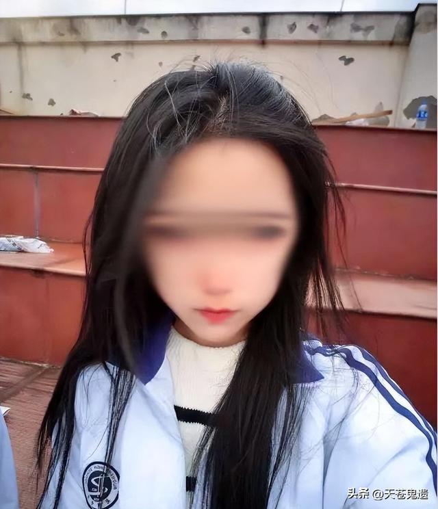 湖北24歲?；ū宦闵砬艚?，與蛇同住場面污穢，幕后黑手曝光引眾怒