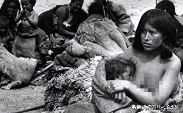 30張屈辱照片：德國女犯一絲不掛被槍決，被拍賣的大胸女人