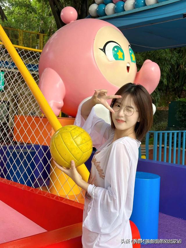 揚州大學?；佒的嫣欤鹈罋赓|(zhì)秒殺眾人，初戀感讓人沉醉