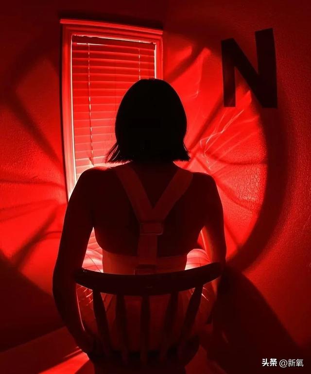 去韓國旅個游， 她就突然變AV女主播了？