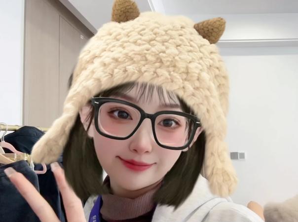 三只羊：性感美女主播卓仕琳，拌胸寫真身材勁爆，連看99次啊！