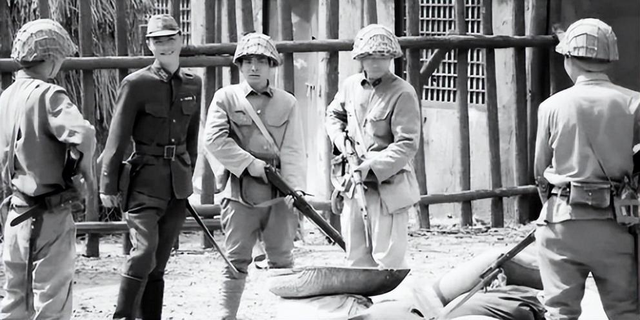 日軍獸行照片：當(dāng)著父親的面玷污他女兒，臨走還殘忍割下妻子乳房