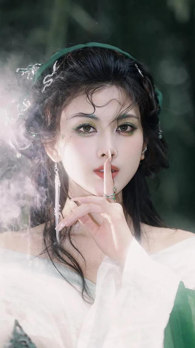 美女王伊瑤