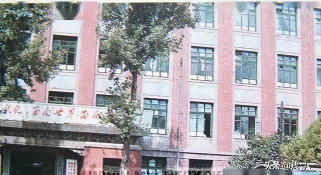 罕見照片：日本女人竟如此開放大膽，女學生脫光衣服全身赤裸上課