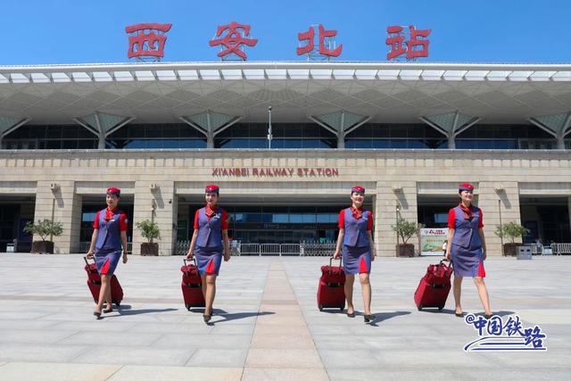 乘務(wù)員小姐姐換制服啦！