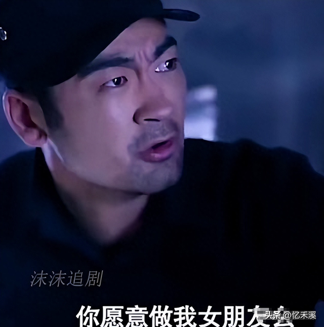 牛角胸罩，誘惑式舔刀尖，這些顛覆三觀的鏡頭，看完讓人一言難盡